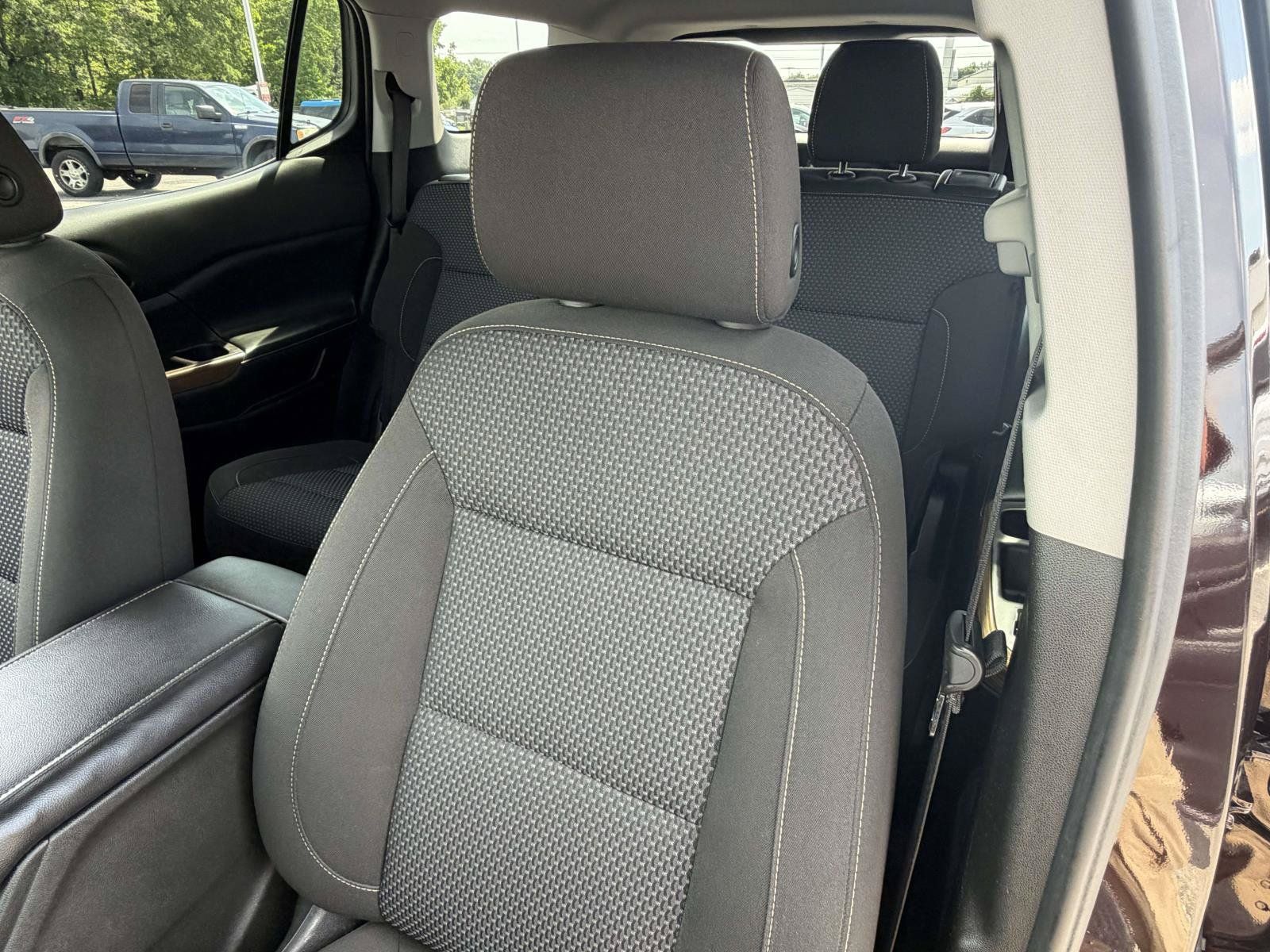 Used 2020 GMC Acadia SLE w/ Driver Convenience Package FWD image 22