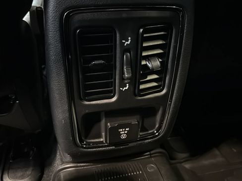 Used 2020 Jeep Grand Cherokee Altitude AWD/4WD image 18
