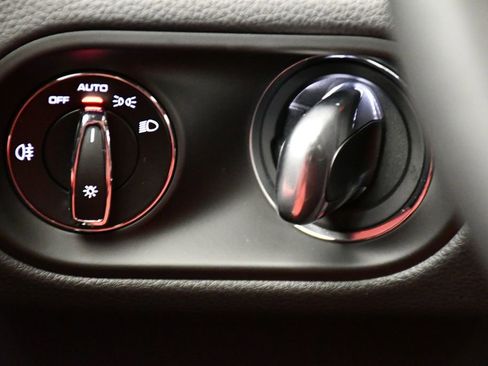 Used 2025 Porsche Macan Turbo image 26