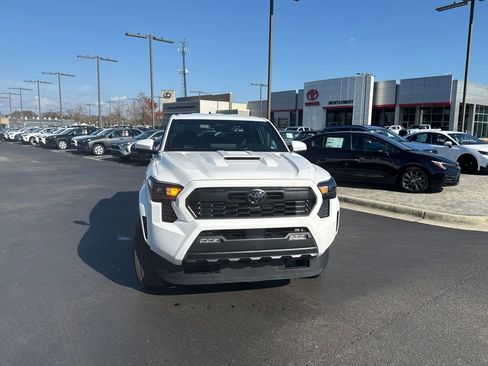New 2025 Toyota Tacoma TRD Sport image 8