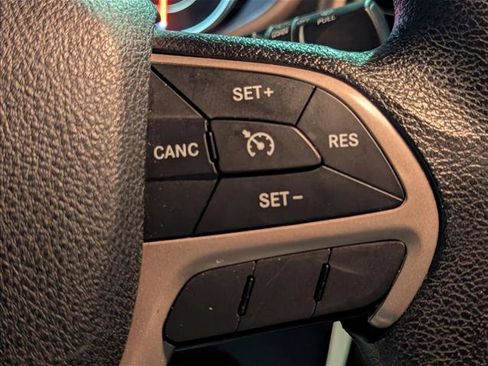 Used 2017 Jeep Cherokee Sport image 9