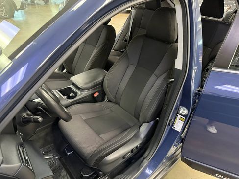 Used 2023 Subaru Outback Premium AWD/4WD image 9