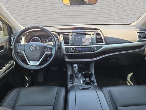 Used 2017 Toyota Highlander XLE FWD image 10