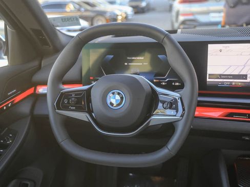 Used 2025 BMW i5 eDrive40i w/ Premium Package image 12