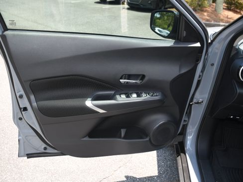 Used 2024 Nissan Kicks SV FWD image 9