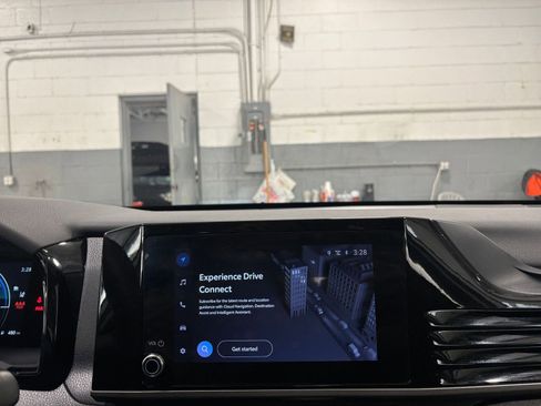 Used 2025 Toyota Camry LE image 21