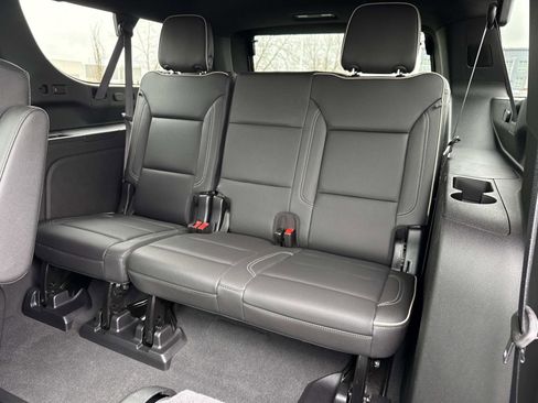 Used 2024 Chevrolet Suburban Premier image 21