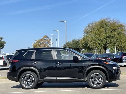 Used 2025 Nissan Rogue SV FWD image 3