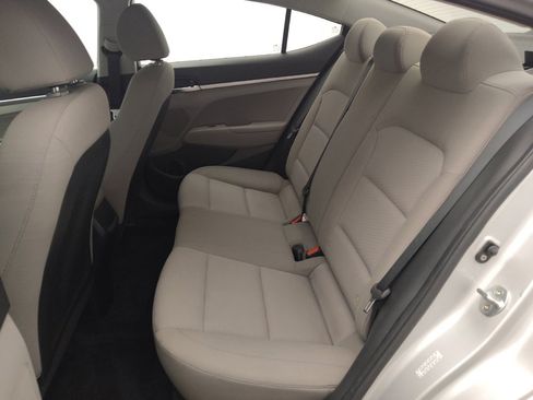 Used 2019 Hyundai Elantra SE FWD image 18