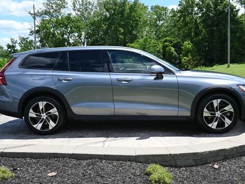 Used 2020 Volvo V60 T5 Cross Country AWD/4WD image 4