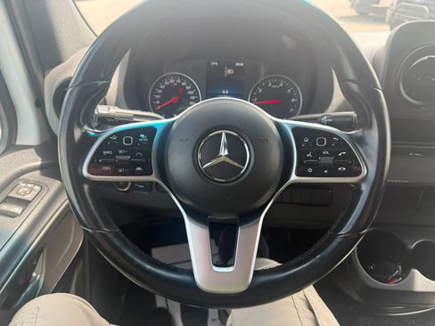Used 2022 Mercedes-Benz Sprinter 1500 image 11