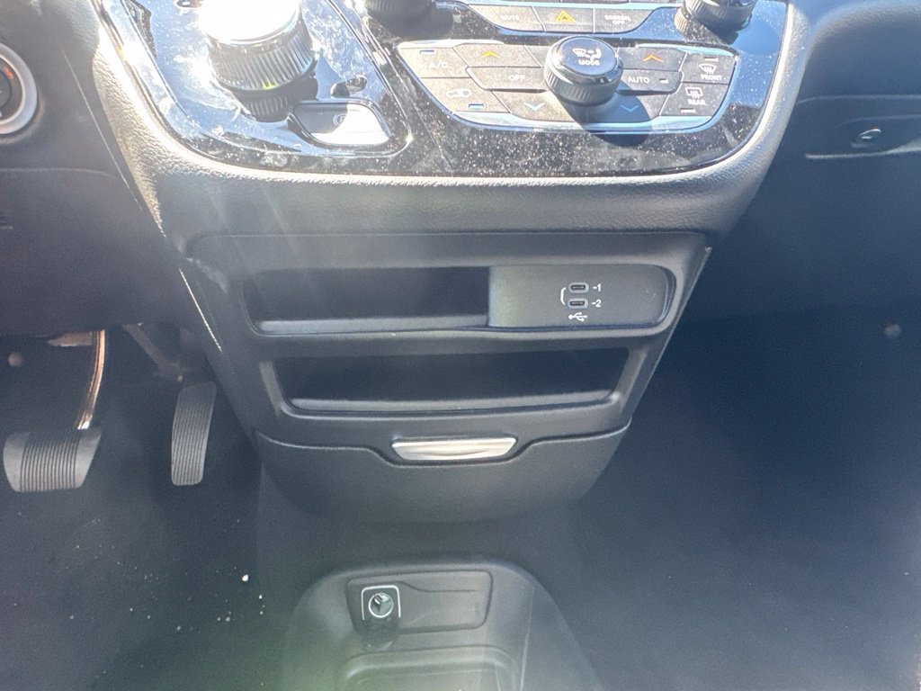 New 2027 Chrysler Pacifica Select FWD image 39