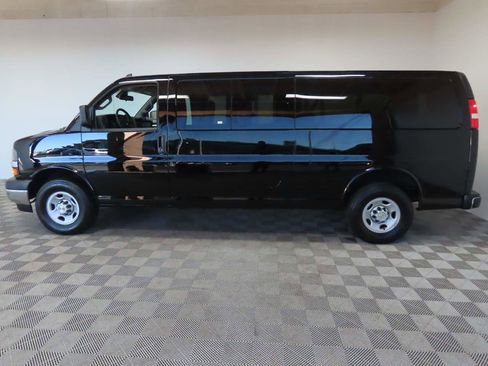 Used 2024 Chevrolet Express 3500 LT w/ LT Preferred Equipment Group RWD image 5