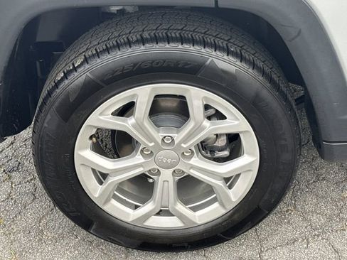 Used 2024 Jeep Compass Latitude AWD/4WD image 18
