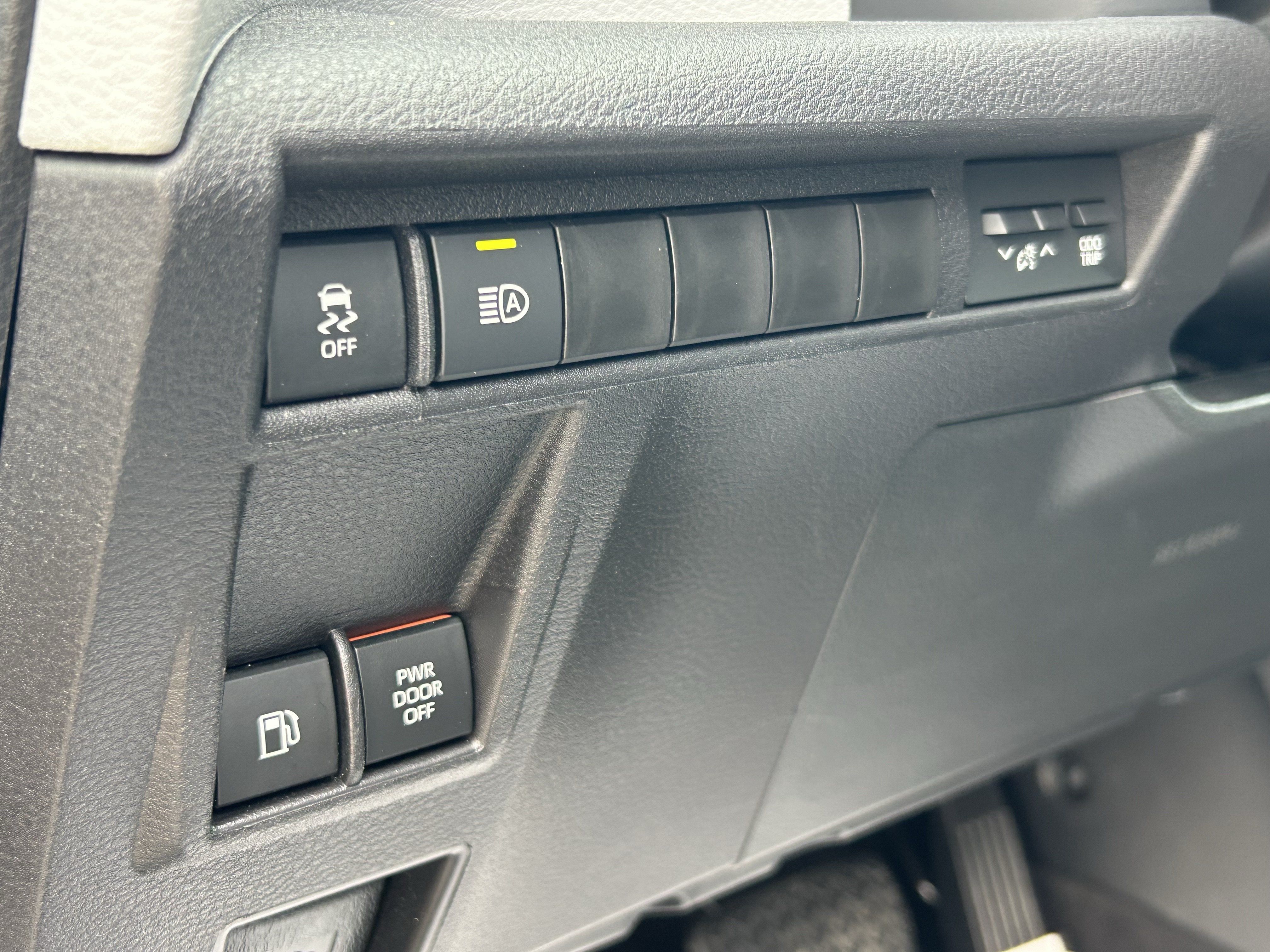 Certified 2025 Toyota Sienna XLE FWD image 16