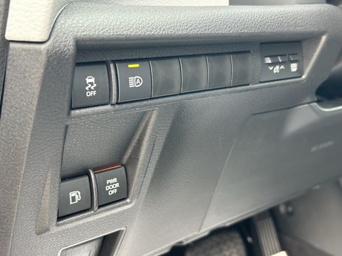 Certified 2025 Toyota Sienna XLE FWD image 16