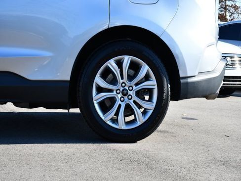 Used 2024 Ford Edge Titanium image 11