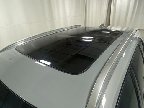 Used 2025 Volvo XC40 B5 Core image 6