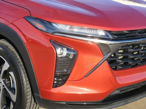 Used 2024 Chevrolet Trax RS w/ Driver Confidence Package image 11