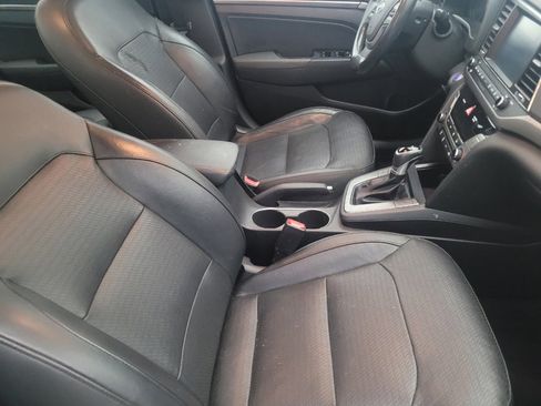 Used 2017 Hyundai Elantra Limited w/ Limited Tech Package 04 FWD image 21