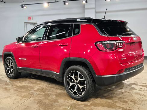 Used 2025 Jeep Compass Limited AWD/4WD image 5