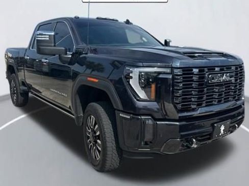 Used 2024 GMC Sierra 3500 Denali Ultimate AWD/4WD image 2