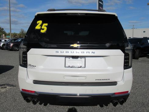 Used 2025 Chevrolet Suburban Premier image 6