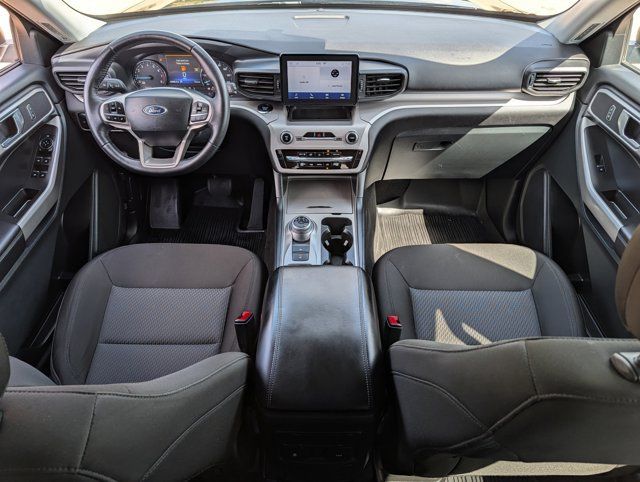 Used 2024 Ford Explorer XLT RWD image 10