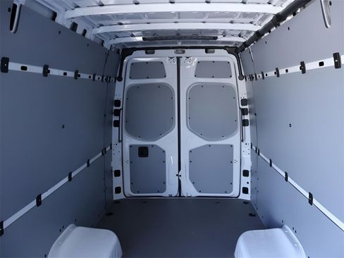 Used 2024 Mercedes-Benz Sprinter 3500 image 19
