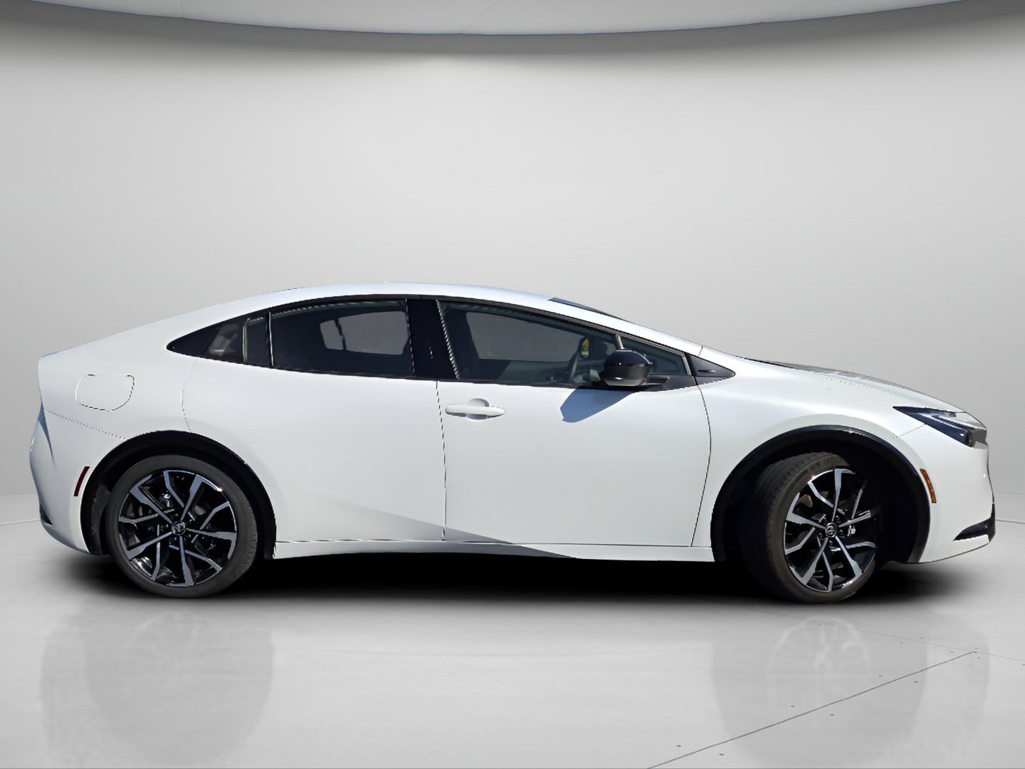 Certified 2026 Toyota Prius Plug-In Hybrid FWD image 25
