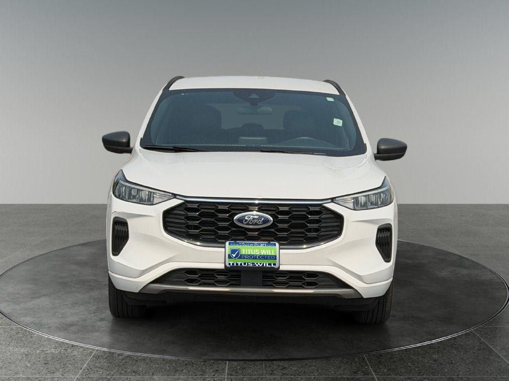 Used 2023 Ford Escape ST-Line FWD image 2