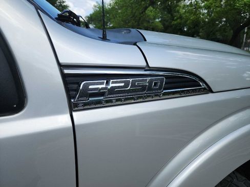 Used 2011 Ford F250 Lariat w/ Lariat Interior Pkg image 14