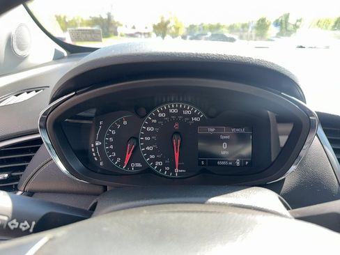 Used 2019 Chevrolet Trax LT w/ LT Convenience Package AWD/4WD image 17