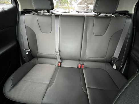 Used 2025 Buick Encore GX Preferred image 39