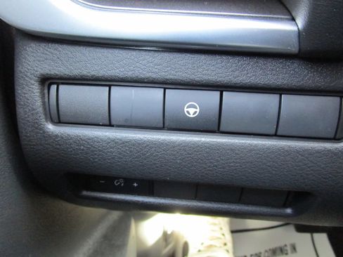 Used 2022 Nissan Rogue SV AWD/4WD image 24