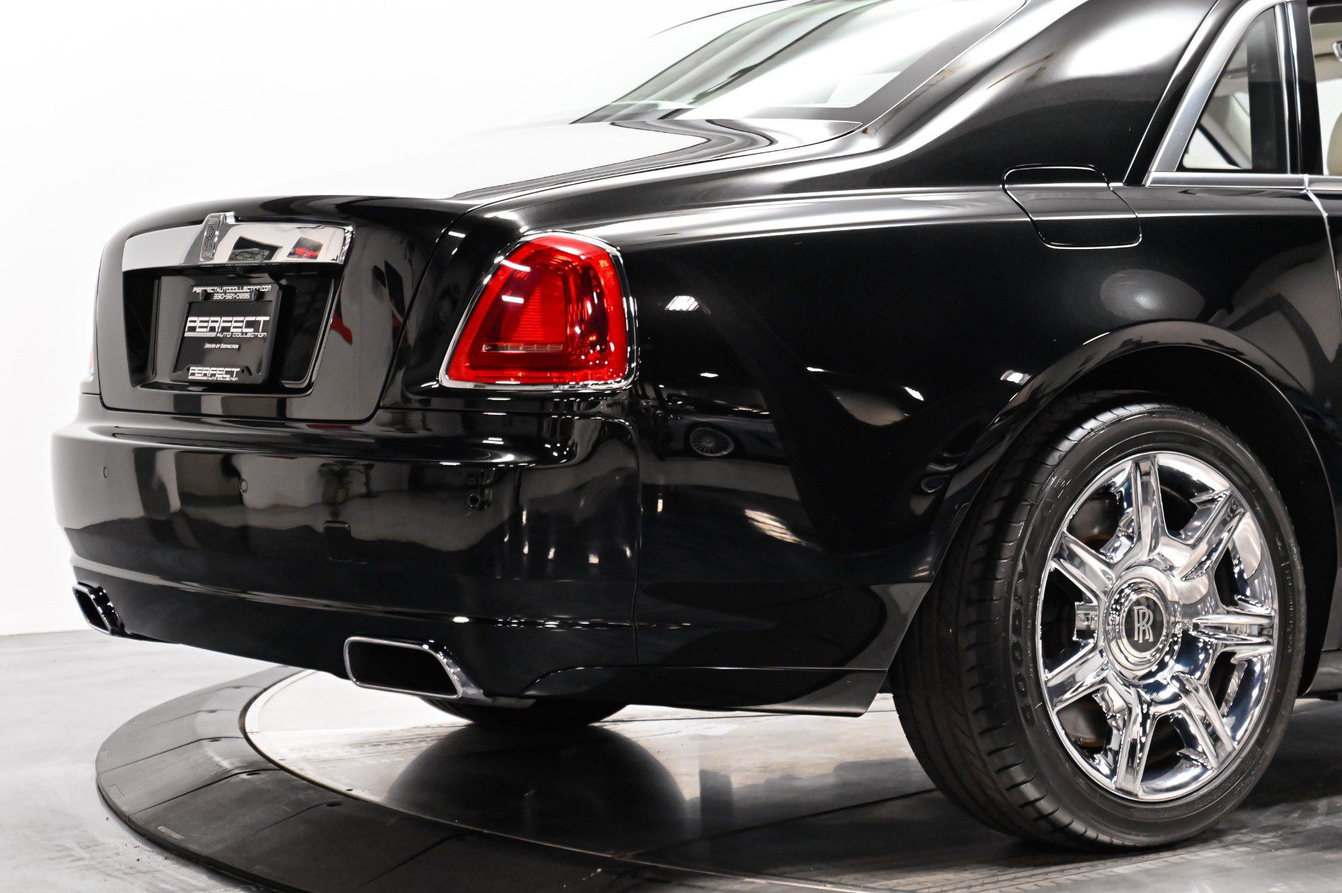 Used 2012 Rolls-Royce Ghost RWD image 40