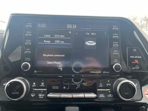 Used 2021 Toyota Highlander XLE image 13