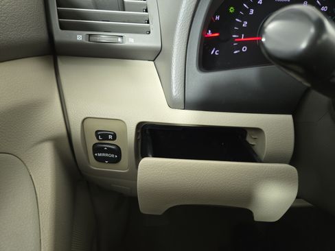 Used 2009 Toyota Camry LE FWD image 26