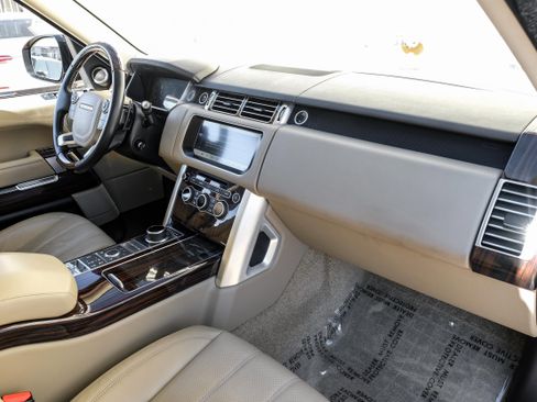 Used 2017 Land Rover Range Rover HSE image 12