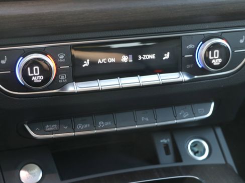 Certified 2025 Audi Q5 2.0T Premium w/ Convenience Plus Package image 23