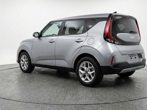 Used 2025 Kia Soul LX w/ LX Technology Package FWD image 6
