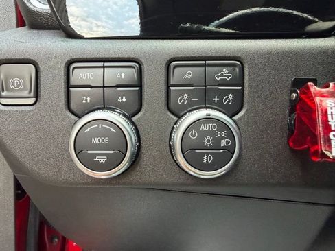 Used 2022 GMC Sierra 1500 SLT w/ SLT Premium Package AWD/4WD image 19