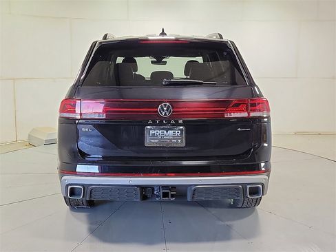 Used 2024 Volkswagen Atlas Peak Edition SEL image 6