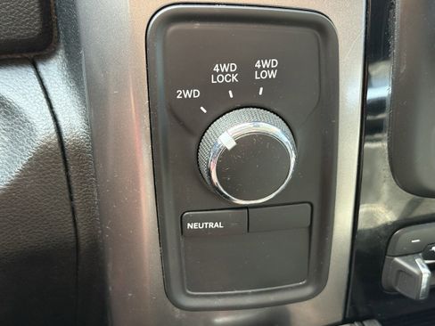 Used 2018 RAM 2500 Big Horn w/ Sport Appearance Group AWD/4WD image 19