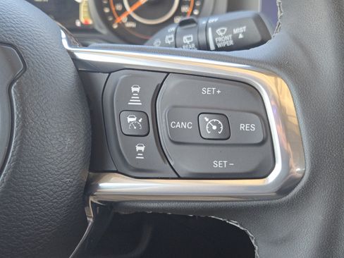 Used 2025 Jeep Wrangler Unlimited Sahara AWD/4WD image 30
