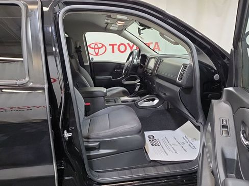 Used 2024 Nissan Frontier SV image 10