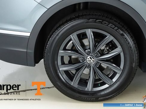 Used 2024 Volkswagen Tiguan SE w/ Panoramic Sunroof Package FWD image 13