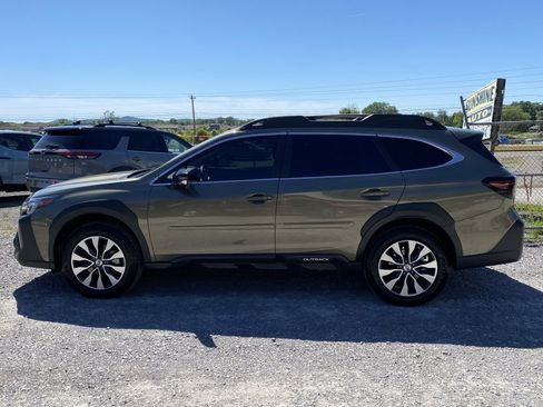 Used 2025 Subaru Outback Limited AWD/4WD image 8