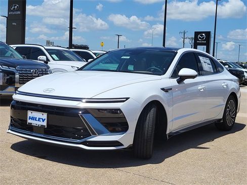 New 2025 Hyundai Sonata Limited image 2