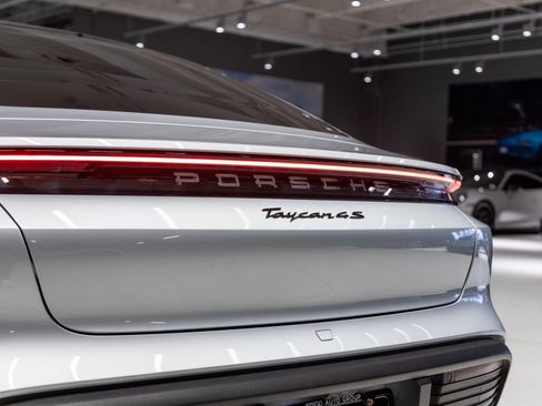 Used 2020 Porsche Taycan 4S image 31